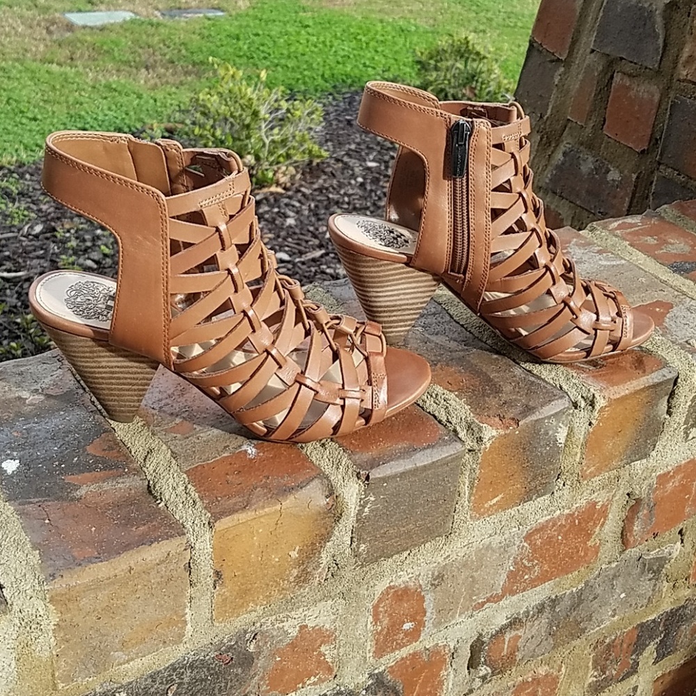 Vince Camuto tan/brown sandal